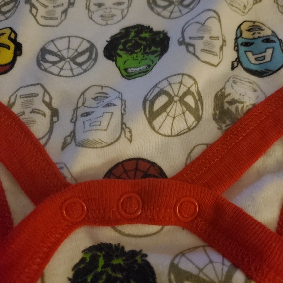 Marvel Onesie size 6/9 month - Picture 3 of 6